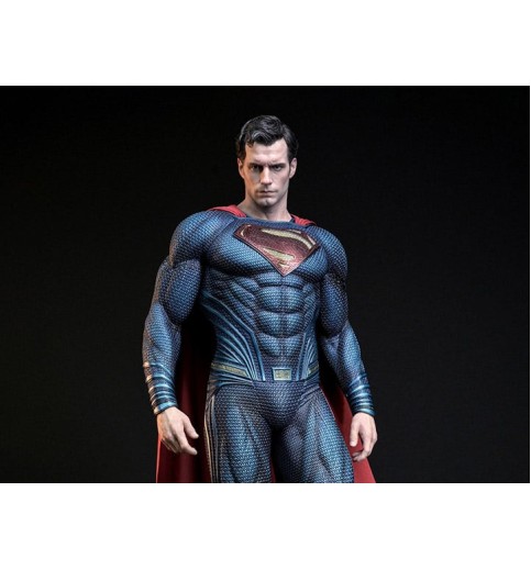 Justice League Hyperreal Platinum Superman (Blue Suit) 1/3 Scale Statue Justice League Hyperreal Platinum Superman (Blue Suit) 1/3 Scale Statue