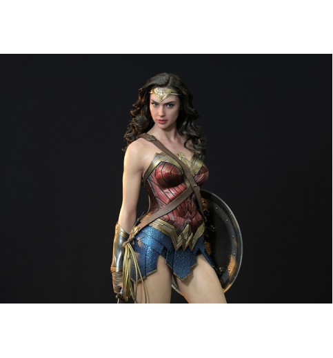Justice League Hyperreal Platinum Wonder Woman 1/3 Scale Statue Justice League Hyperreal Platinum Wonder Woman 1/3 Scale Statue