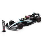 Spark Mercedes F1 W15 w. Flag - 1st 2024 British Grand Prix - #44 Lewis Hamilton 1:12 Model Car