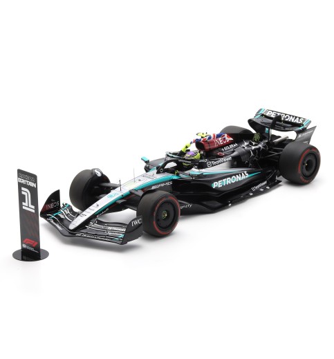Spark Mercedes F1 W15 w. Flag - 1st 2024 British Grand Prix - #44 Lewis Hamilton 1:12 Model Car